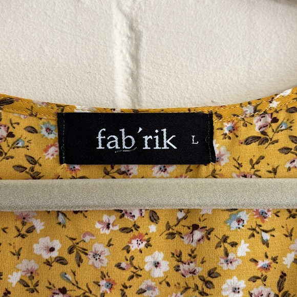 FABRIK Ruffle Sleeve Babydoll Top with Tie - Picture 4 of 6